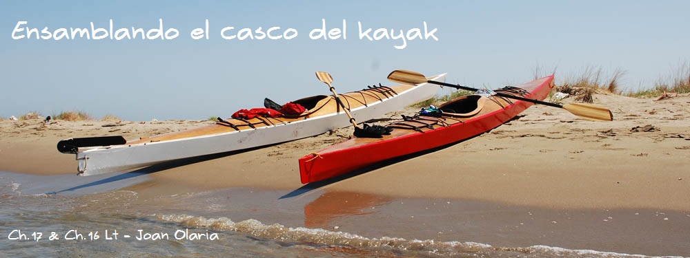 Kayaks de madera, Chesapeake 17 y Ch 16LT , en la playa de la desembocadura del Ebro.