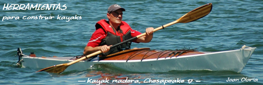 Piragua kayak de madera Chesapeake 17 construido por Joan Olaria, navegando por el Ebre